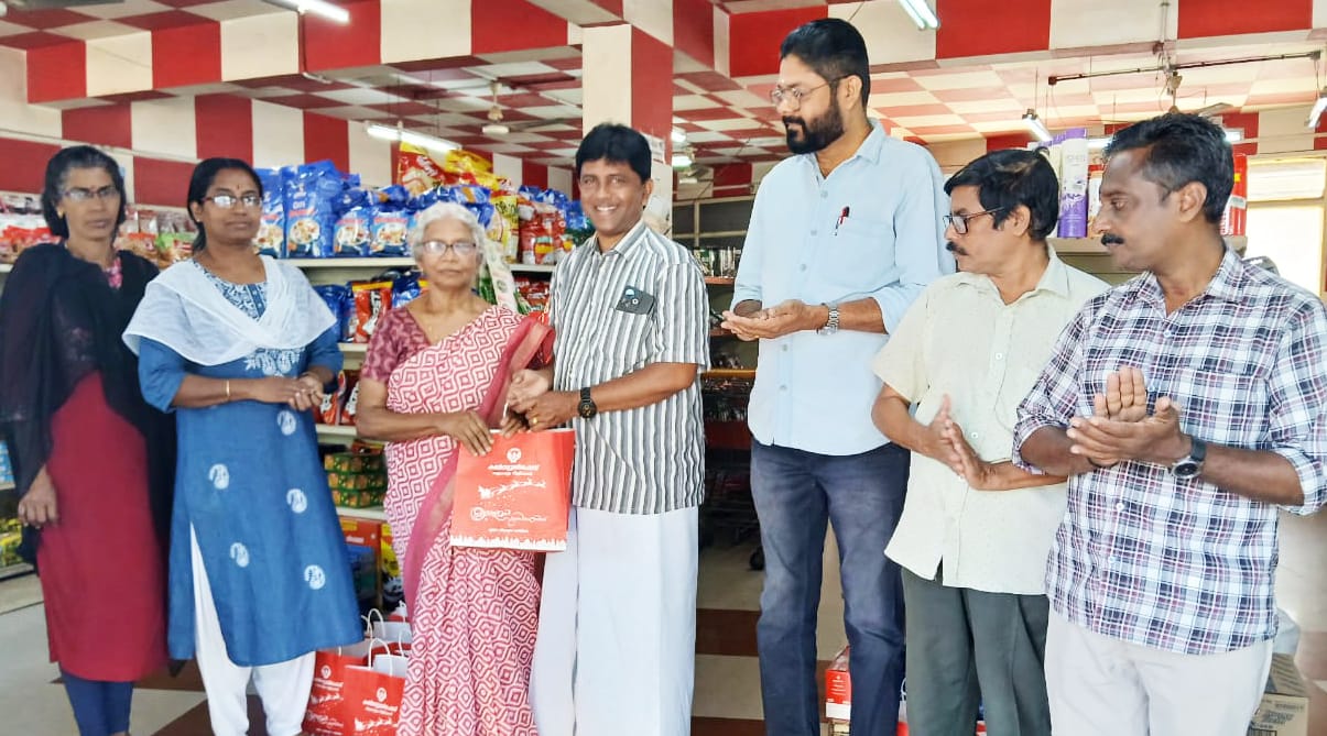 കണ്‍സ്യൂമര്‍ഫെഡ്  ക്രിസ്തുമസ് - പുതുവത്സര വിപണി ആരംഭിച്ചു